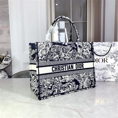 christian dior tasche tiger|Dior carryall tote.